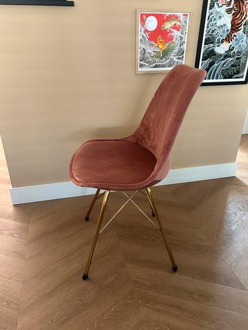 Velvet roze stoel met gouden poten beschikbaar voor biedingen
