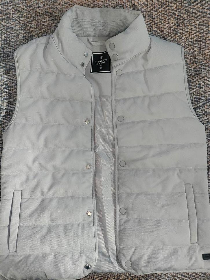 2 st. Stangata bodywarmers beige en grijs (maat XS/S), Kleding | Heren, Bodywarmers, Zo goed als nieuw, Maat 46 (S) of kleiner