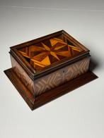 Marqueterie make up / juwelen kistje 19e eeuws