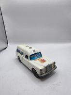 Matchbox Mercedes Benz ambulance, Hobby en Vrije tijd, Modelauto's | 1:43, Ophalen of Verzenden, Auto, Matchbox