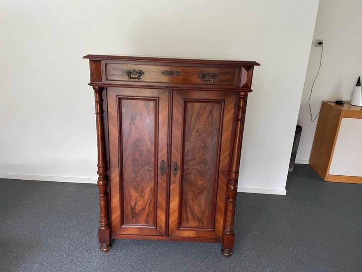 Antieke Kast met Lade en Twee Deuren - Donker Hout Klassiek, Antiek en Kunst, Antiek | Meubels | Kasten, Ophalen of Verzenden