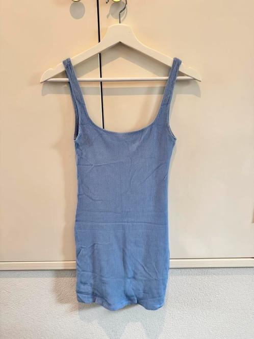 Pull&Bear ribgebreid jurkje – lichtblauw – maat M, Kleding | Dames, Jurken, Zo goed als nieuw, Maat 38/40 (M), Blauw, Boven de knie
