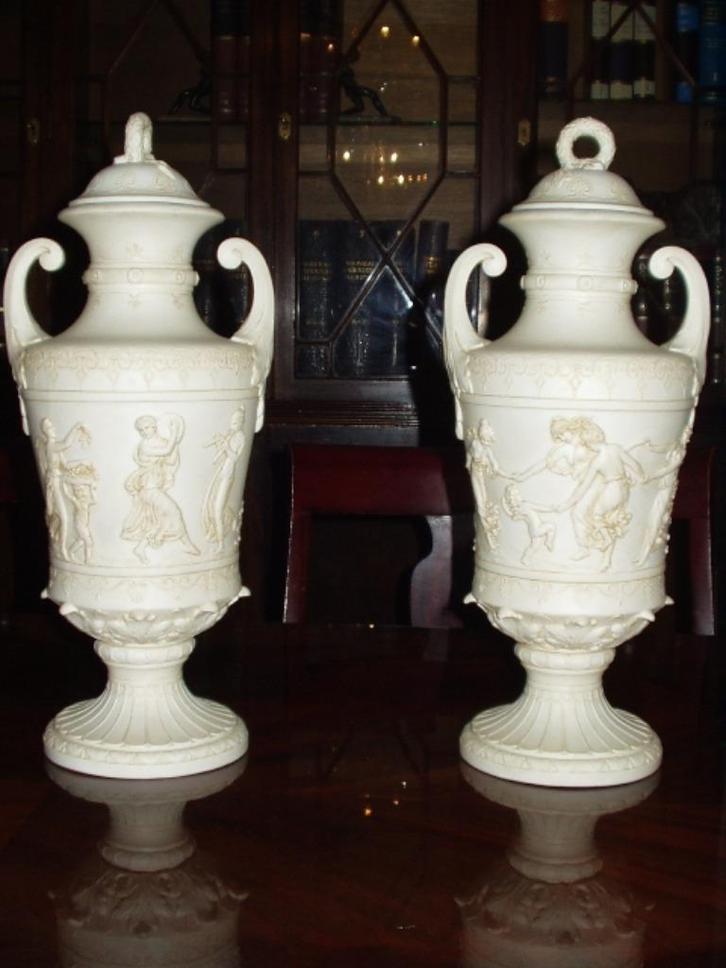 Koppel relief vazen karl ens Volkstedt 1900, Antiek en Kunst, Antiek | Vazen, Ophalen of Verzenden