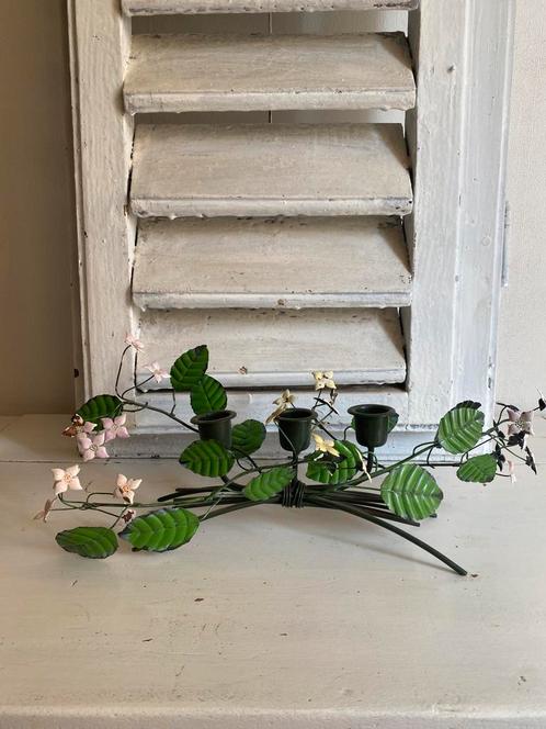 Leuke oude metalen Franse kandelaar in pastel tinten, Antiek en Kunst, Curiosa en Brocante, Ophalen of Verzenden