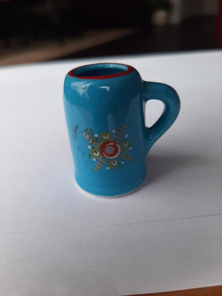 Miniatuur bierpul 3,5 cm hoog , blauw  aardewerk, Verzamelen, Poppenhuizen en Toebehoren, Zo goed als nieuw, Poppenhuis, Ophalen of Verzenden