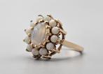 Gouden Vintage ring met edelsteen opal. 2023/493., Goud, Ophalen of Verzenden, Ring