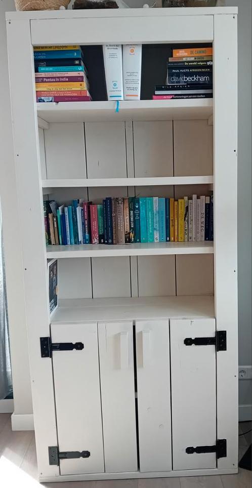 Steigerhouten witte kast, Huis en Inrichting, Kasten | Boekenkasten, Gebruikt, 50 tot 100 cm, 200 cm of meer, 25 tot 50 cm, Met deur(en)