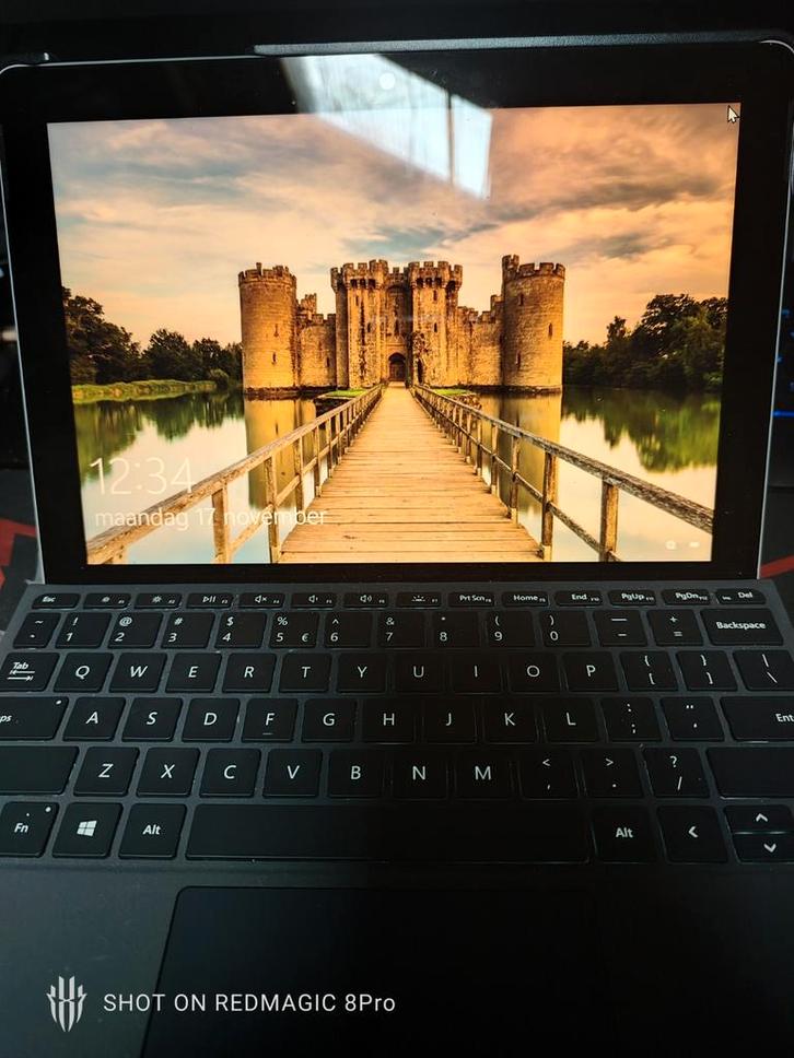 Microsoft Surface Go - Tablet/Laptop, Computers en Software, Windows Laptops, Zo goed als nieuw, 10 inch of minder, SSD, Minder dan 2 Ghz