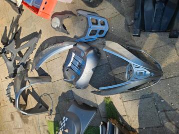 sym gts 250i en kymco motor scoorter kappen vool weinig beschikbaar voor biedingen