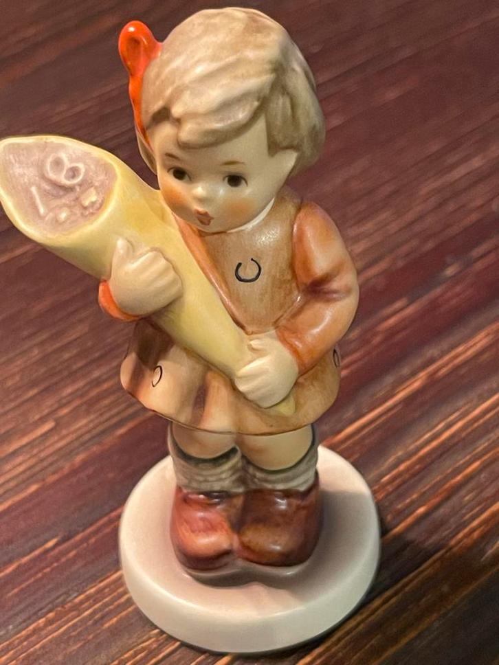 Goebel Hummel Club Figuur - Nieuwstaat, Antiek en Kunst, Kunst | Beelden en Houtsnijwerken, Ophalen of Verzenden