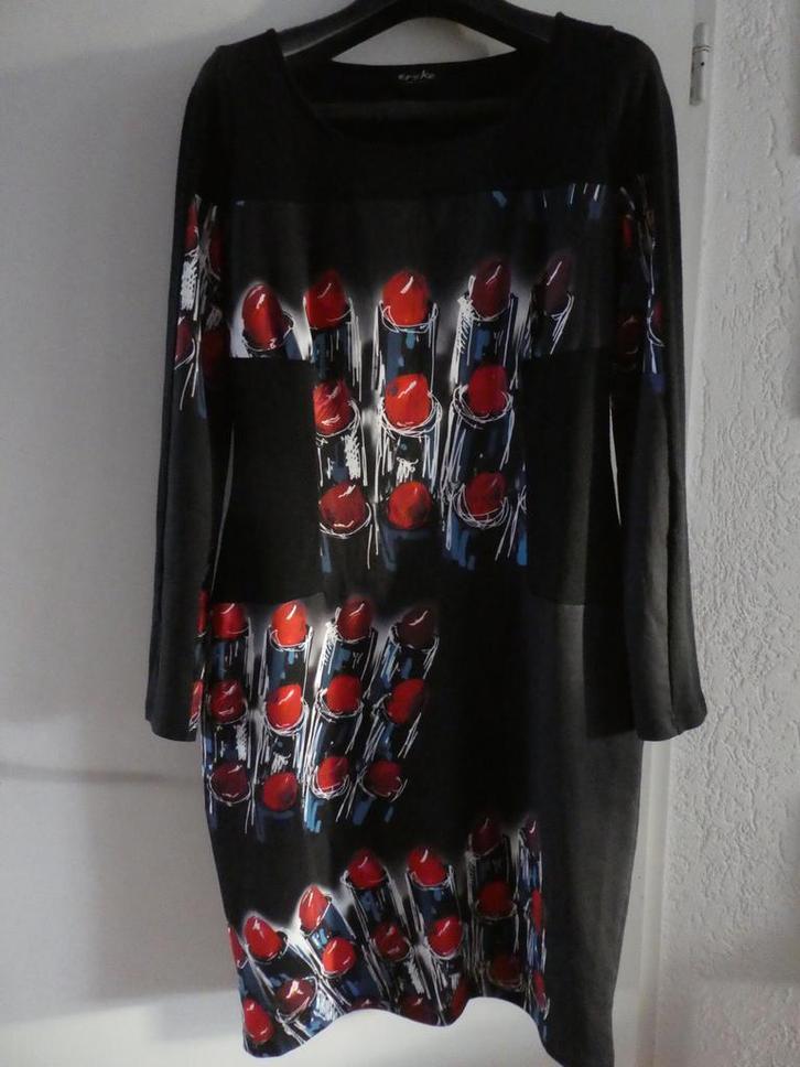 Een fantastische jurk van Eroke, mt L, Kleding | Dames, Jurken, Zo goed als nieuw, Maat 42/44 (L), Zwart, Onder de knie, Ophalen of Verzenden