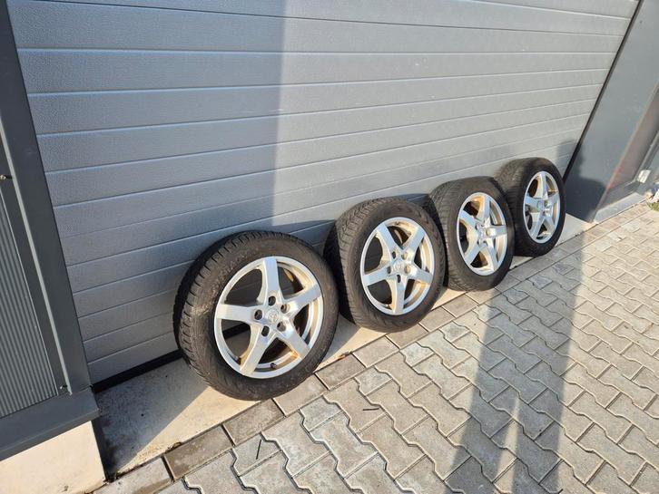 4x Vredestein snowtrac2 winterbanden+originele toyota velgen, Auto diversen, Overige Auto diversen, Ophalen of Verzenden