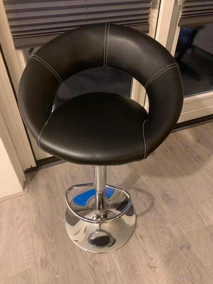 2x Barkruk zwart in hoogte verstelbaar, Huis en Inrichting, Barkrukken, Gebruikt, 60 tot 90 cm, 2 krukken, In hoogte verstelbaar