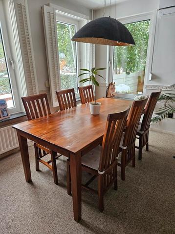 Eettafel met stoelen teakhout beschikbaar voor biedingen