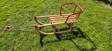 Stevige houten slee Davos 800 (80 cm) met rugleuning beschikbaar voor biedingen
