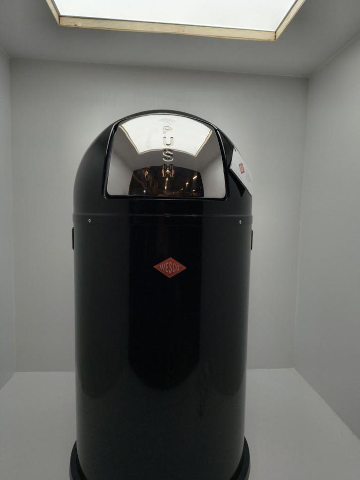 Wesco Pushboy afvalbak 50L zwart - deukje bovenkant, Huis en Inrichting, Woonaccessoires | Prullenbakken, Zo goed als nieuw, Metaal