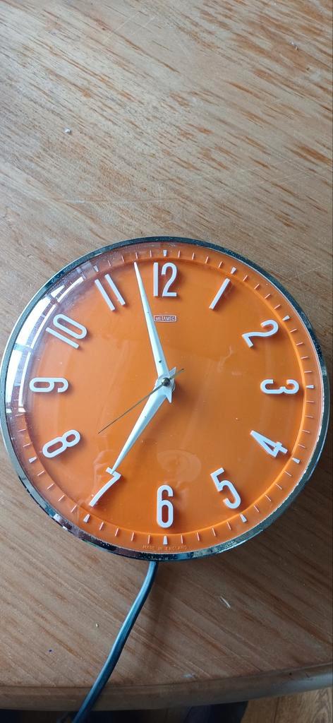 Metamec Engelse klok  vintage wandklok oranje, Huis en Inrichting, Woonaccessoires | Klokken, Ophalen