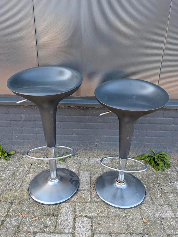 2x Magis De Bombo barkruk van Stefano Giovannoni, Huis en Inrichting, Barkrukken, Gebruikt, 60 tot 90 cm, Kunststof, Metaal, 2 krukken