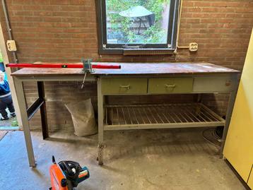 Werkbank werktafel bureau beschikbaar voor biedingen