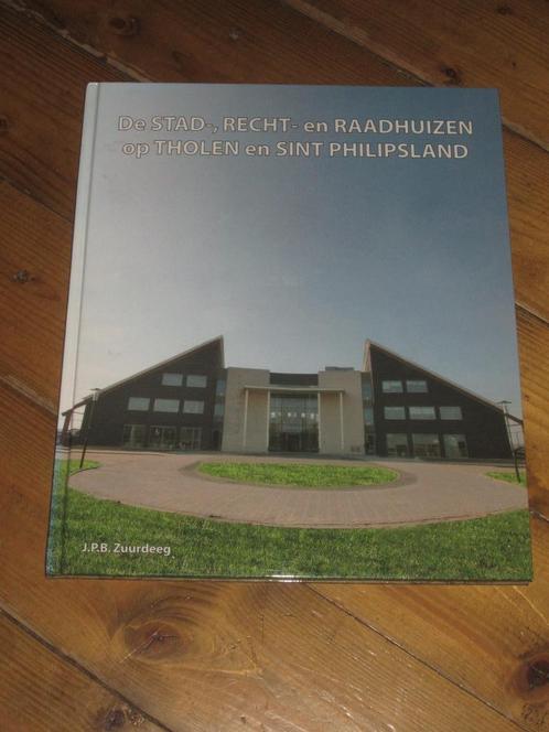 Tholen en Sint Philipsland - De Stad-, Recht- en Raadhuizen., Boeken, Geschiedenis | Stad en Regio, Zo goed als nieuw, 20e eeuw of later