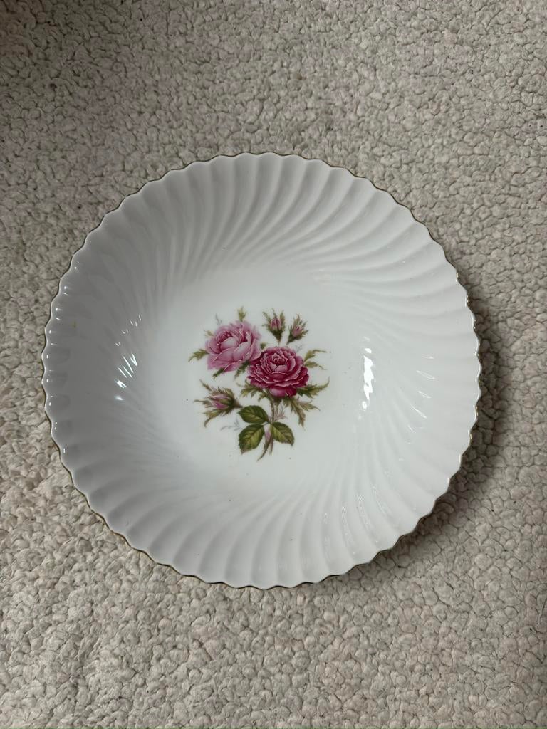 Vintage porseleinen schaal van Kaiser Moosrose, Antiek en Kunst, Antiek | Servies los, Ophalen of Verzenden