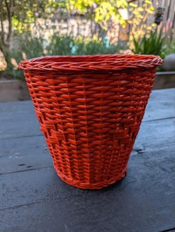 Vintage oranje mandje beschikbaar voor biedingen