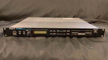 Roland S-330 met toebehoren beschikbaar voor biedingen