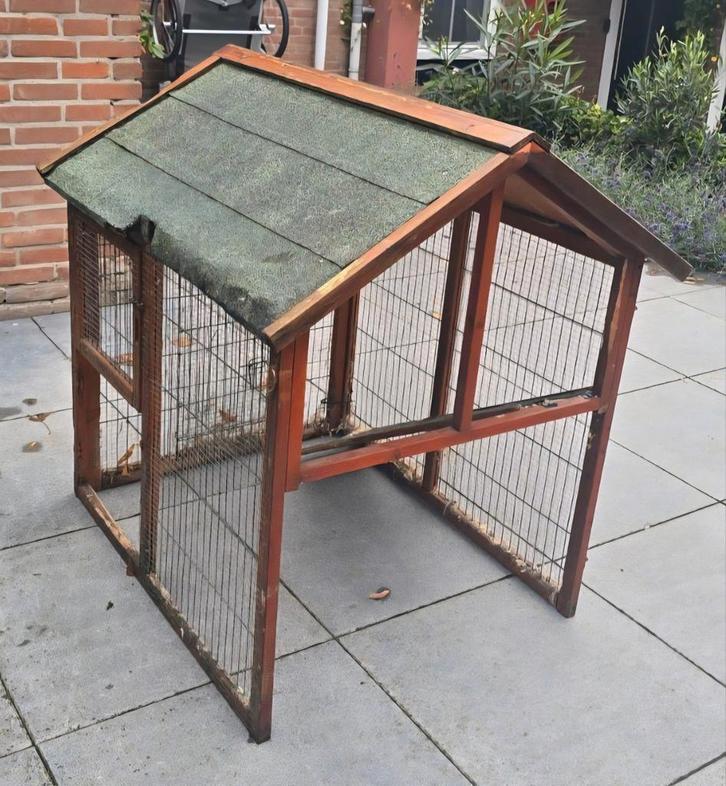 Gratis overdekte kippenren, Dieren en Toebehoren, Vogels | Hokken en Kooien, Gebruikt, Hout, Ophalen
