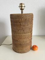 Grote rotan tafellamp hoogte 35 cm doorsnede 20 cm, Huis en Inrichting, Lampen | Tafellampen, Ophalen of Verzenden, Gebruikt, Overige materialen