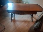 Uitklapbare salontafel op wieltjes, 2 uitschuifbare lades., Antiek en Kunst, Antiek | Meubels | Tafels, Ophalen