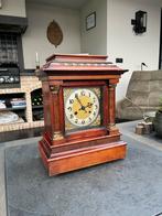 Antieke Tafelklok met Prachtige Details, Antiek en Kunst, Antiek | Klokken, Ophalen of Verzenden