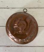 Franse koperen roodkoperen bakvorm met eekhoorn