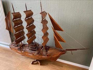 Groot Antiek Modelschip beschikbaar voor biedingen