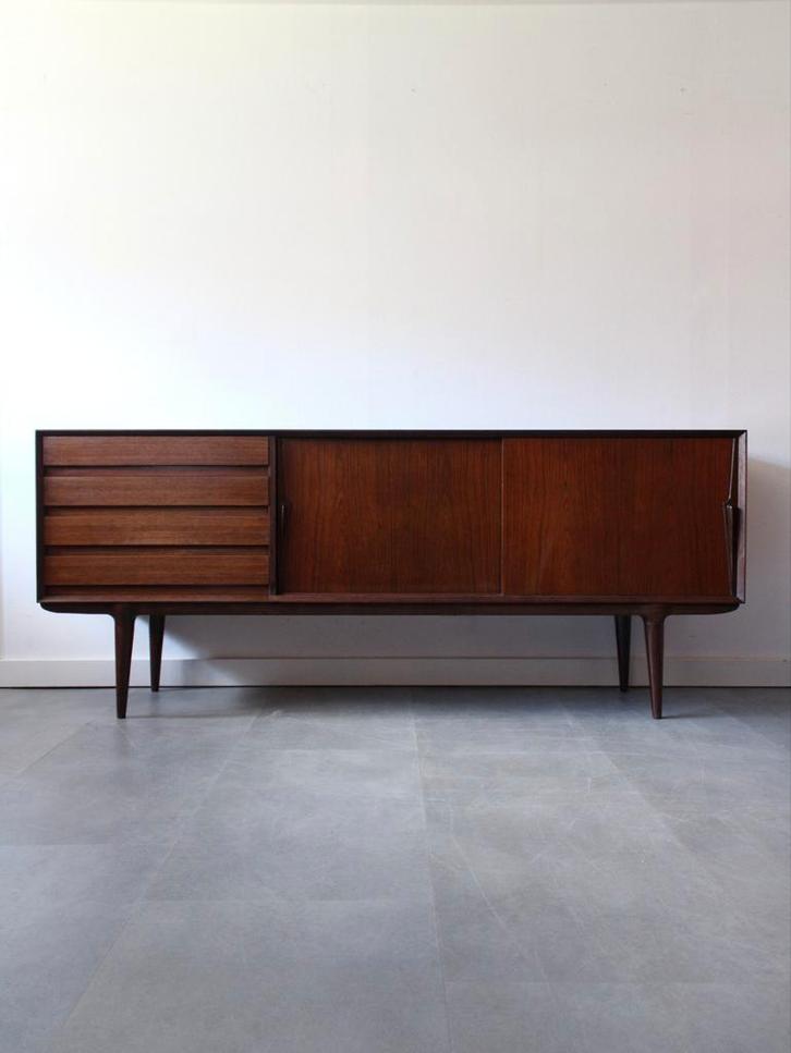 Vintage Deens dressoir door Gunni Omann, model 18, Huis en Inrichting, Kasten | Dressoirs, Zo goed als nieuw, 200 cm of meer, 25 tot 50 cm