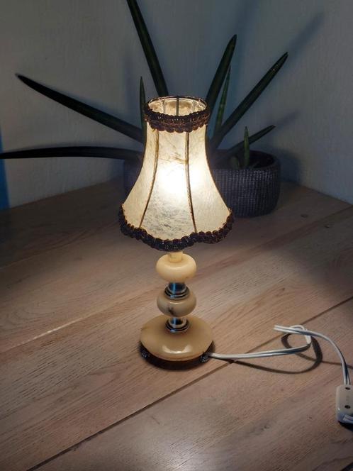 Kleine lamp met leren kap en marmeren voet. Vintage, Antiek., Antiek en Kunst, Antiek | Lampen, Ophalen of Verzenden