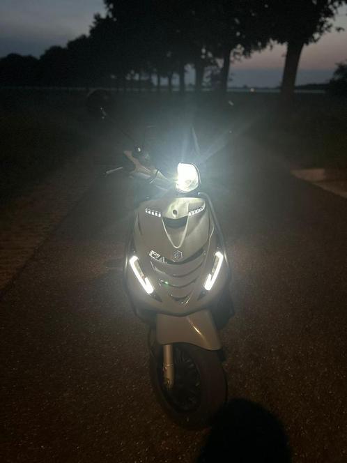 Piaggo Zip 2018, Fietsen en Brommers, Scooters | Piaggio, Zo goed als nieuw, Zip, Maximaal 45 km/u, Benzine, Ophalen