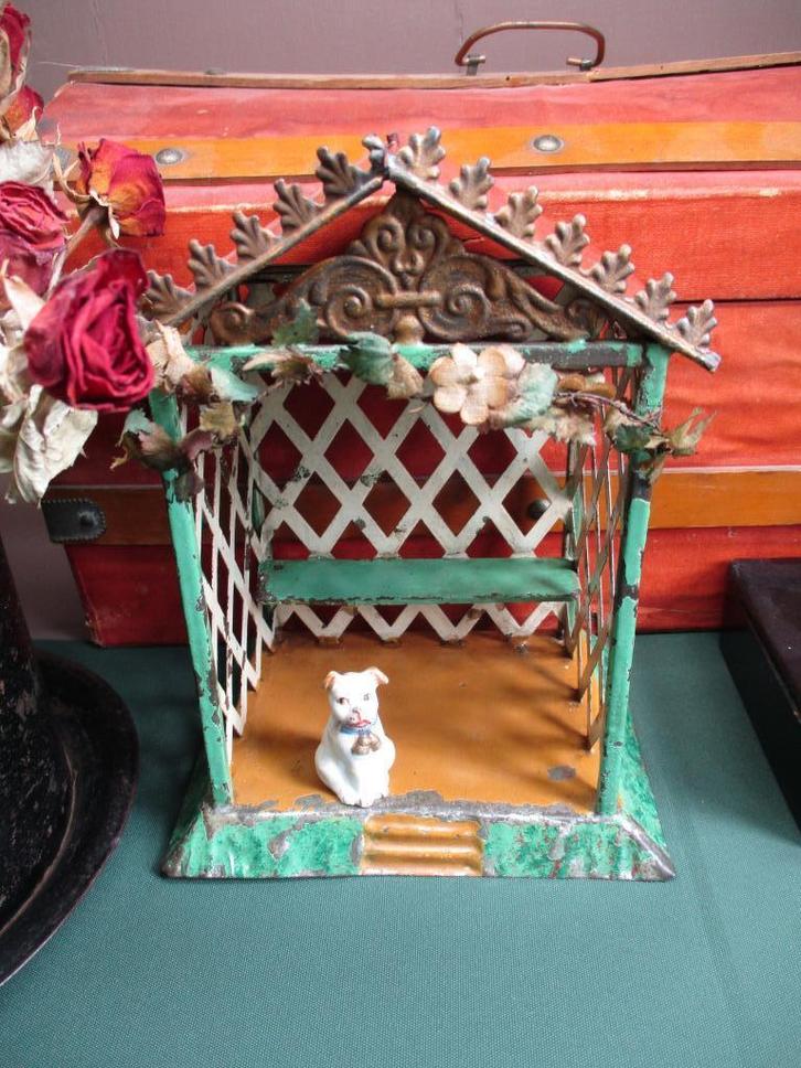 Antiek blikken poppenhuis mninatuur prieeltje, Antiek en Kunst, Antiek | Speelgoed, Ophalen of Verzenden