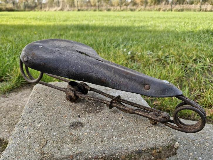 Vintage leren Fietszadel voor Hoge bi, Fietsen en Brommers, Fietsonderdelen, Gebruikt, Oldtimer, Zadel, Verzenden