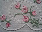 vintage chenille sprei met rozen nr UU 737 ger JD, Gebruikt, Verzenden, Wit, Overige typen