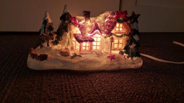 Kersthuis met verlichting, Diversen, Kerst, Ophalen