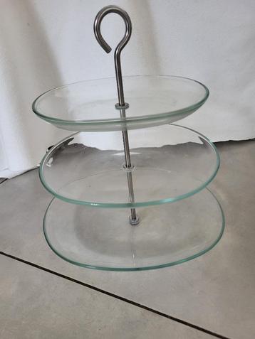 Etagere van glas beschikbaar voor biedingen
