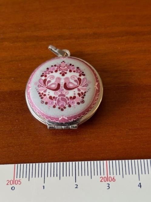 Medaillon Michaela Frey, Sieraden, Tassen en Uiterlijk, Kettinghangers, Zo goed als nieuw, Overige materialen, Roze, Overige voorstellingen