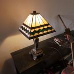 Tiffany lamp piramide vorm, Huis en Inrichting, Lampen | Tafellampen, Minder dan 50 cm, Zo goed als nieuw, Ophalen, Glas