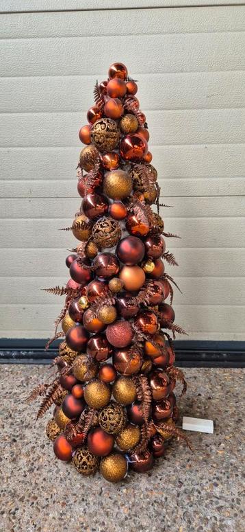 Kerstornament van Kerstballen. Met VERLICHTING  beschikbaar voor biedingen