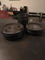 Zwart servies - Borden en kommen, Huis en Inrichting, Keuken | Servies, Nieuw, Ophalen of Verzenden, Bord(en), Overige stijlen