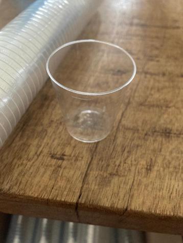 plastic shotglaasjes (800 stuks) beschikbaar voor biedingen