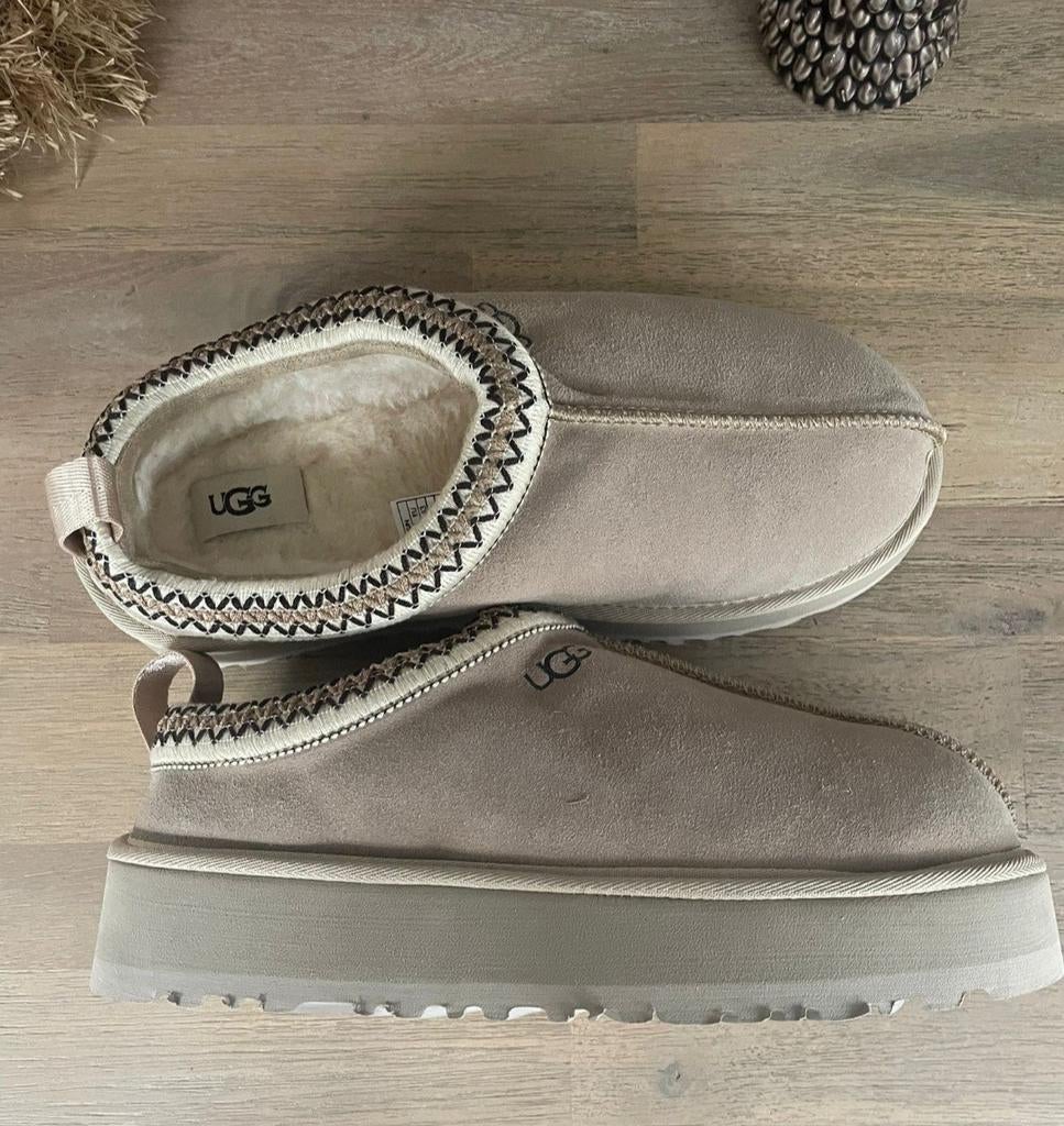 UGG Uggs, Ophalen of Verzenden, Nieuw, Bruin, Pantoffels of Sloffen