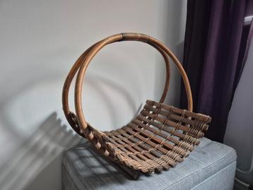 Vintage rotan lectuurbak / mand beschikbaar voor biedingen