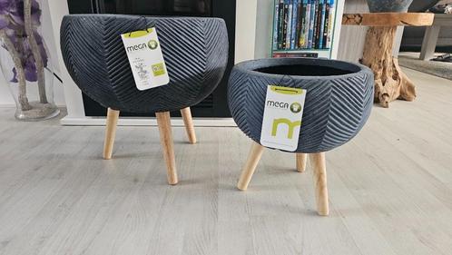 Mega Collections Zwart/Antraciet Bloembak Op Pootjes!, Tuin en Terras, Bloembakken en Plantenbakken, Nieuw, Beton, Binnen, Balkon