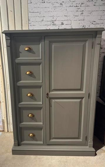 Brocante kast - meidenkast - spekkast - grijs beschikbaar voor biedingen